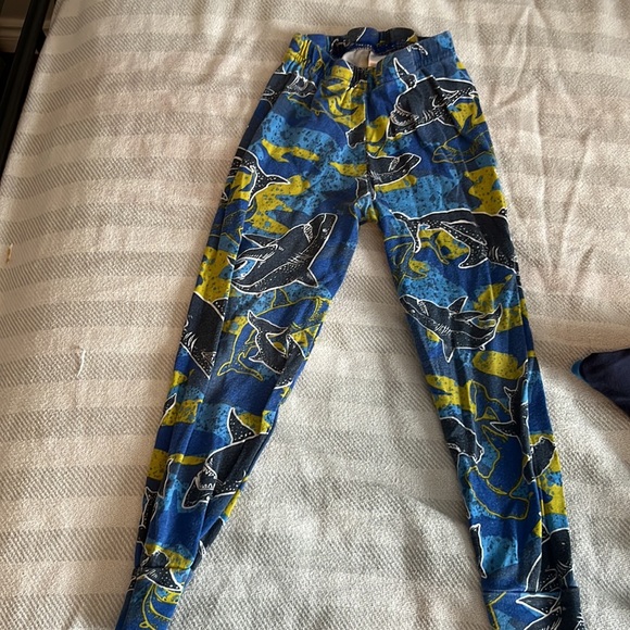 Boys glow in the dark shark pajama set - Picture 2 of 4